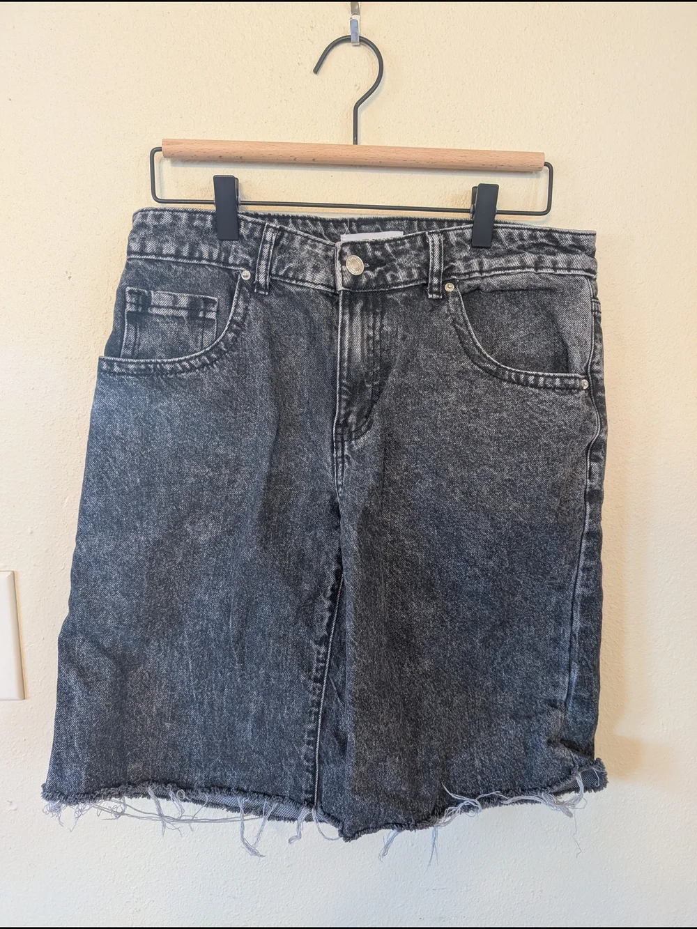 Juniors Black Acid Wash Denim Jean Shorts Size 7
